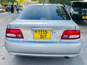 Toyota Carina 2000 Silver