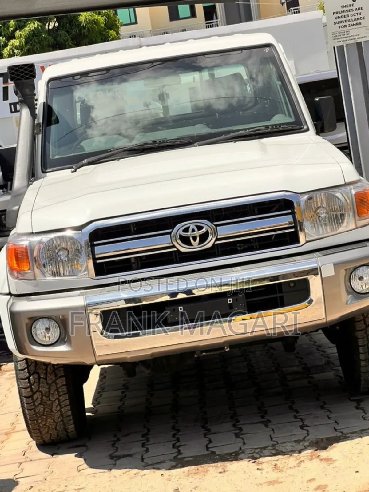 Toyota Land Cruiser 2010 White