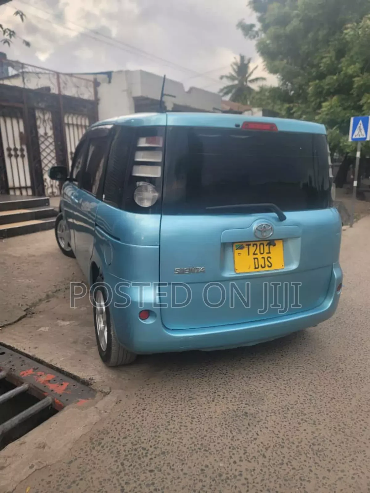 Toyota Sienta 2005 Blue