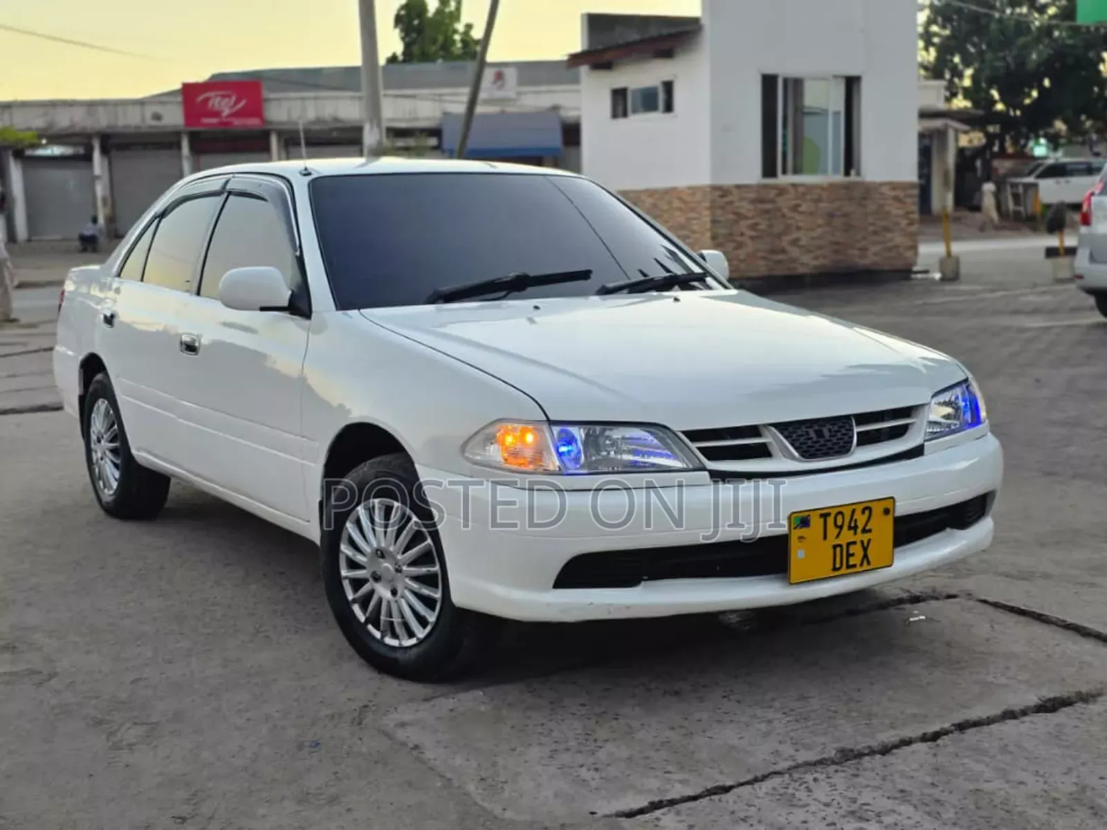 Toyota Carina 2000 White