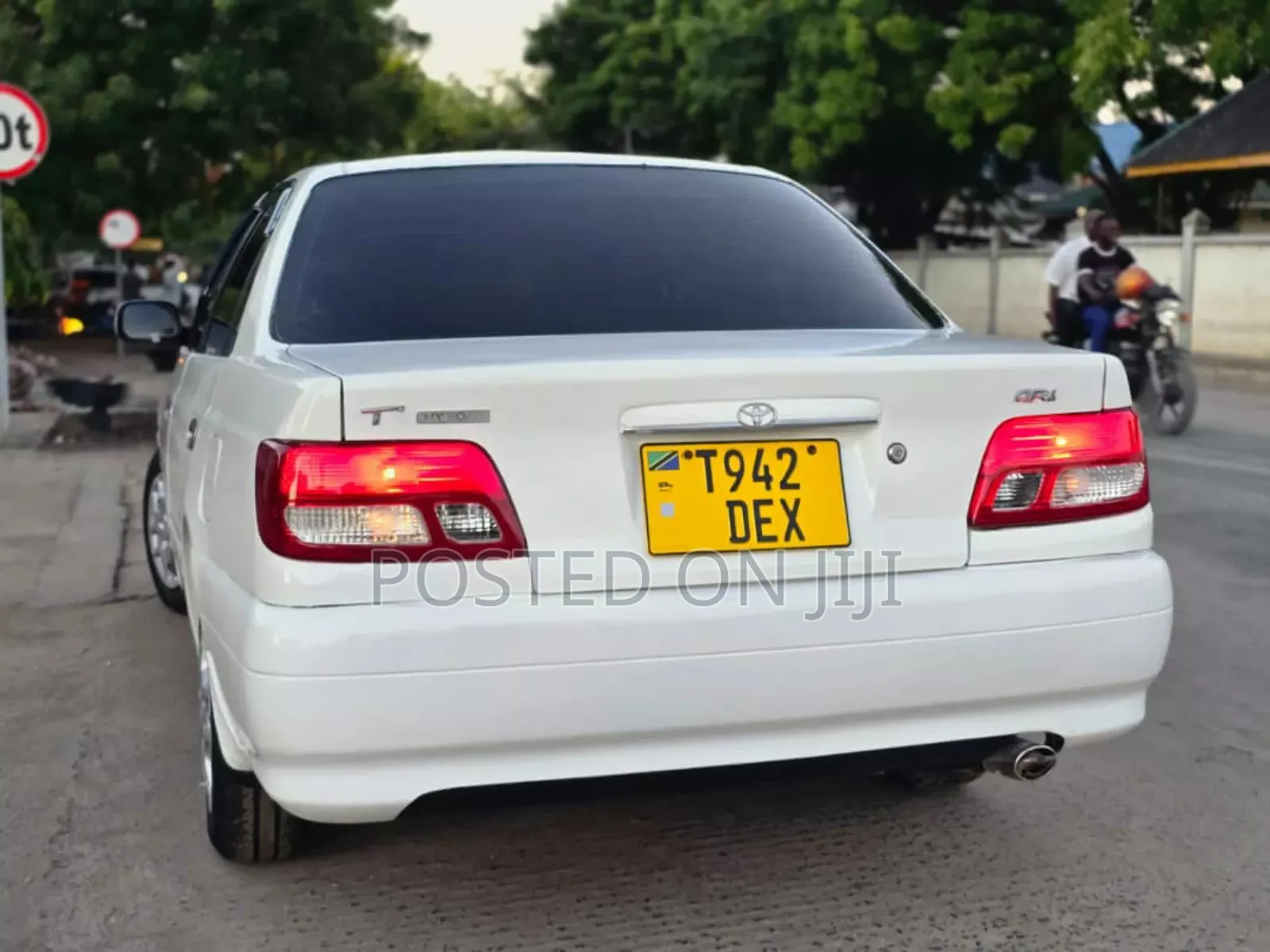 Toyota Carina 2000 White