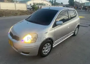 Toyota Vitz 2003 Silver