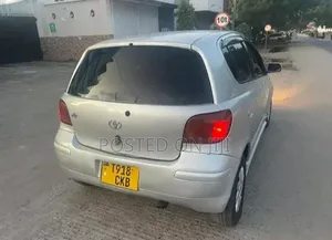 Toyota Vitz 2003 Silver