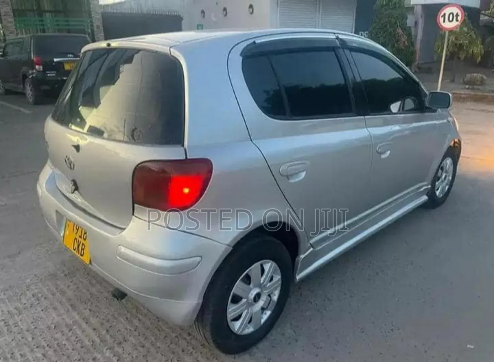 Toyota Vitz 2003 Silver