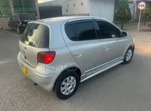 Toyota Vitz 2003 Silver