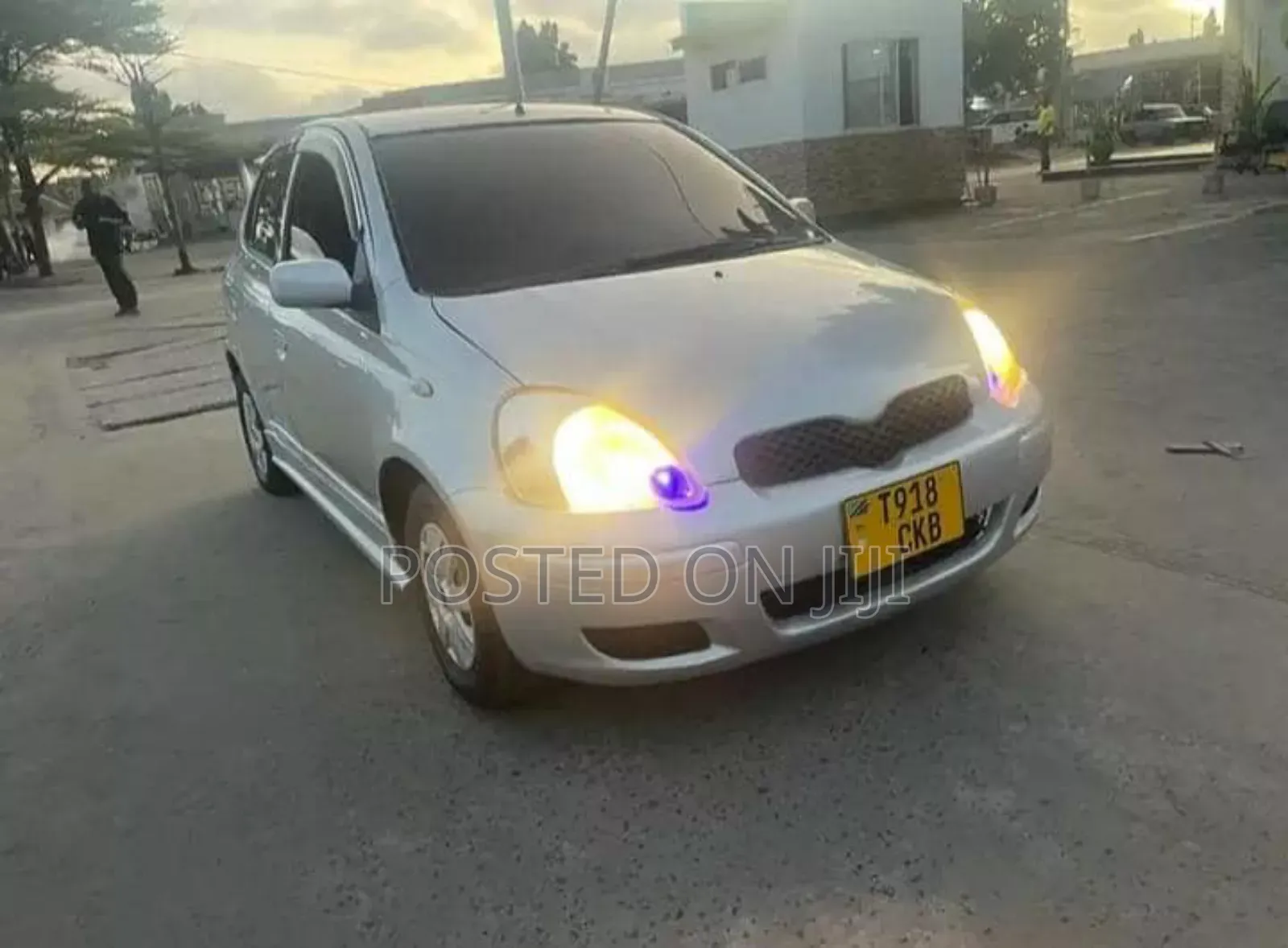 Toyota Vitz 2003 Silver