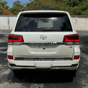 Toyota Land Cruiser 4.5 V8 VXR 2017 White