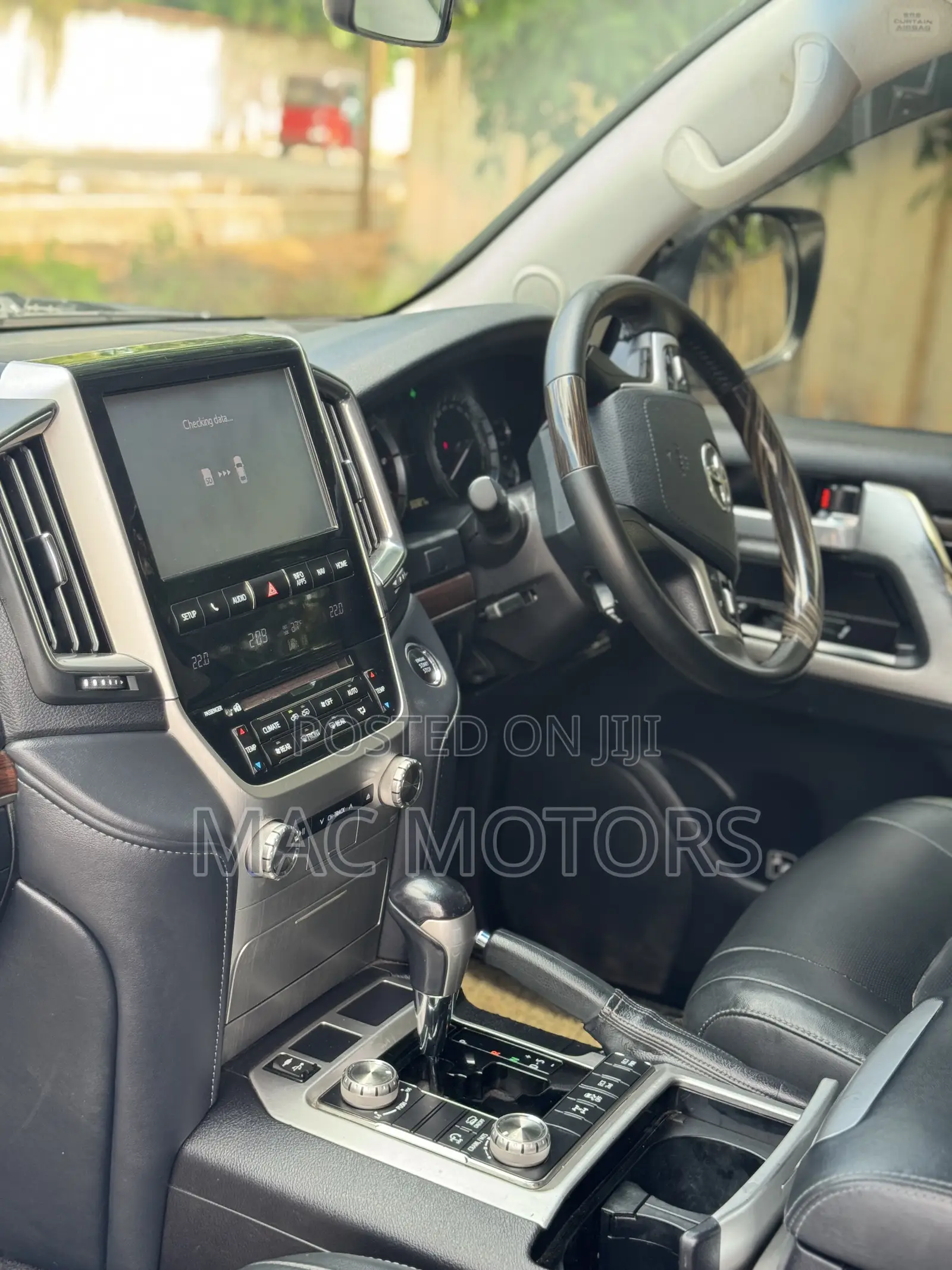 Toyota Land Cruiser 4.5 V8 VXR 2017 White