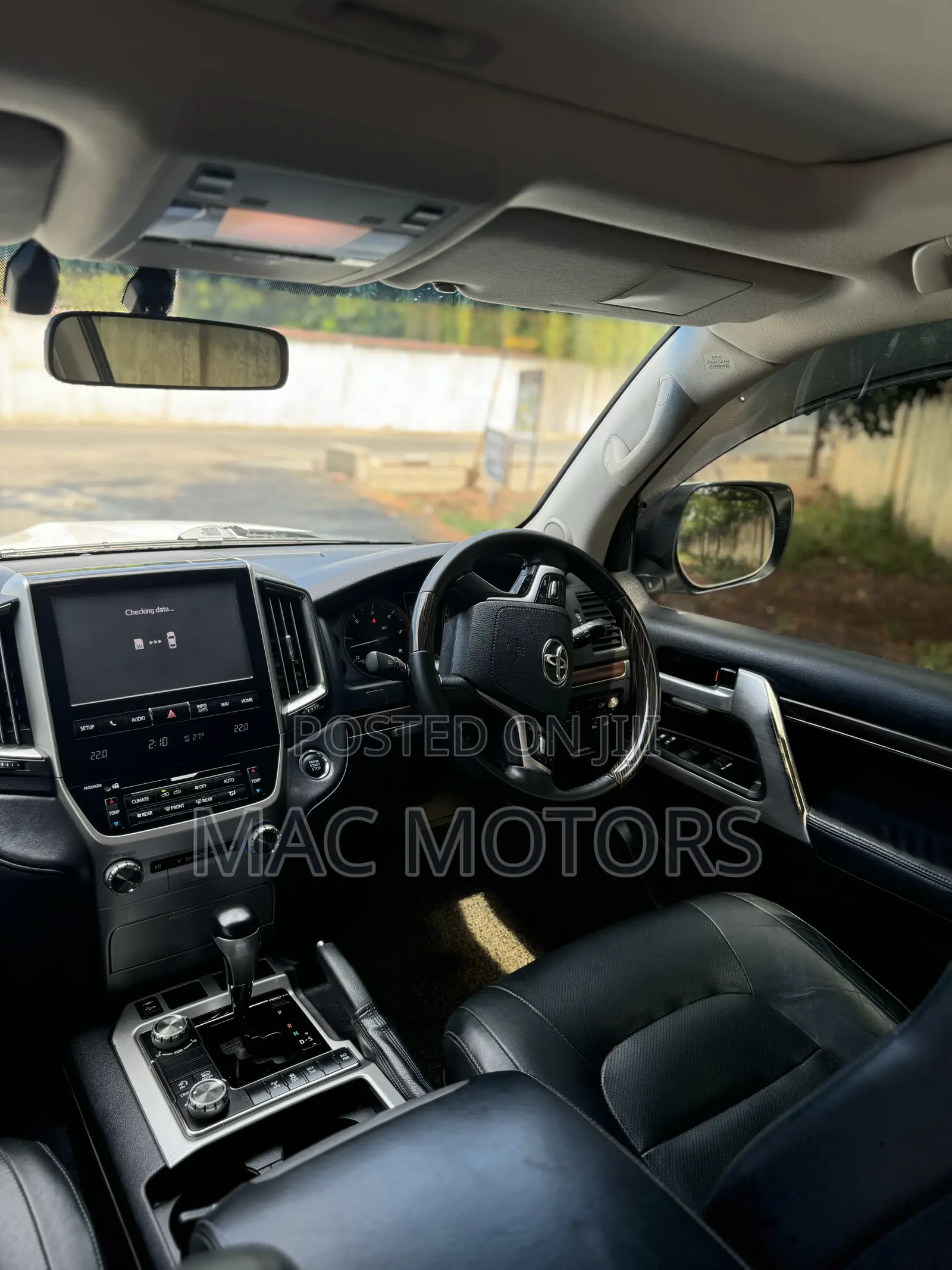 Toyota Land Cruiser 4.5 V8 VXR 2017 White