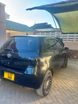 Toyota Vitz 2006 Black