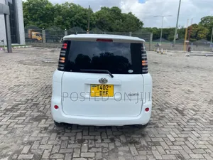 Toyota Sienta 2005 White