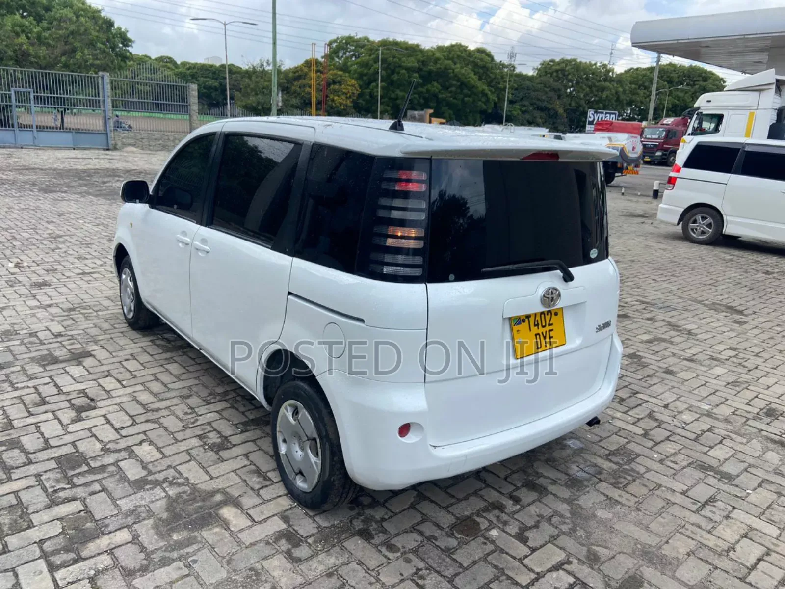 Toyota Sienta 2005 White