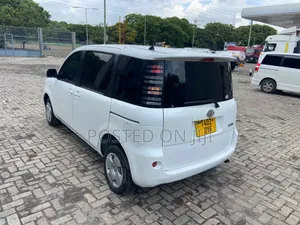 Toyota Sienta 2005 White
