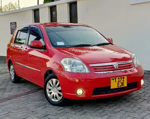 Toyota Raum 2005