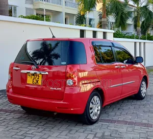 Toyota Raum 2005