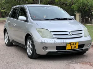 Toyota IST 2004 Silver