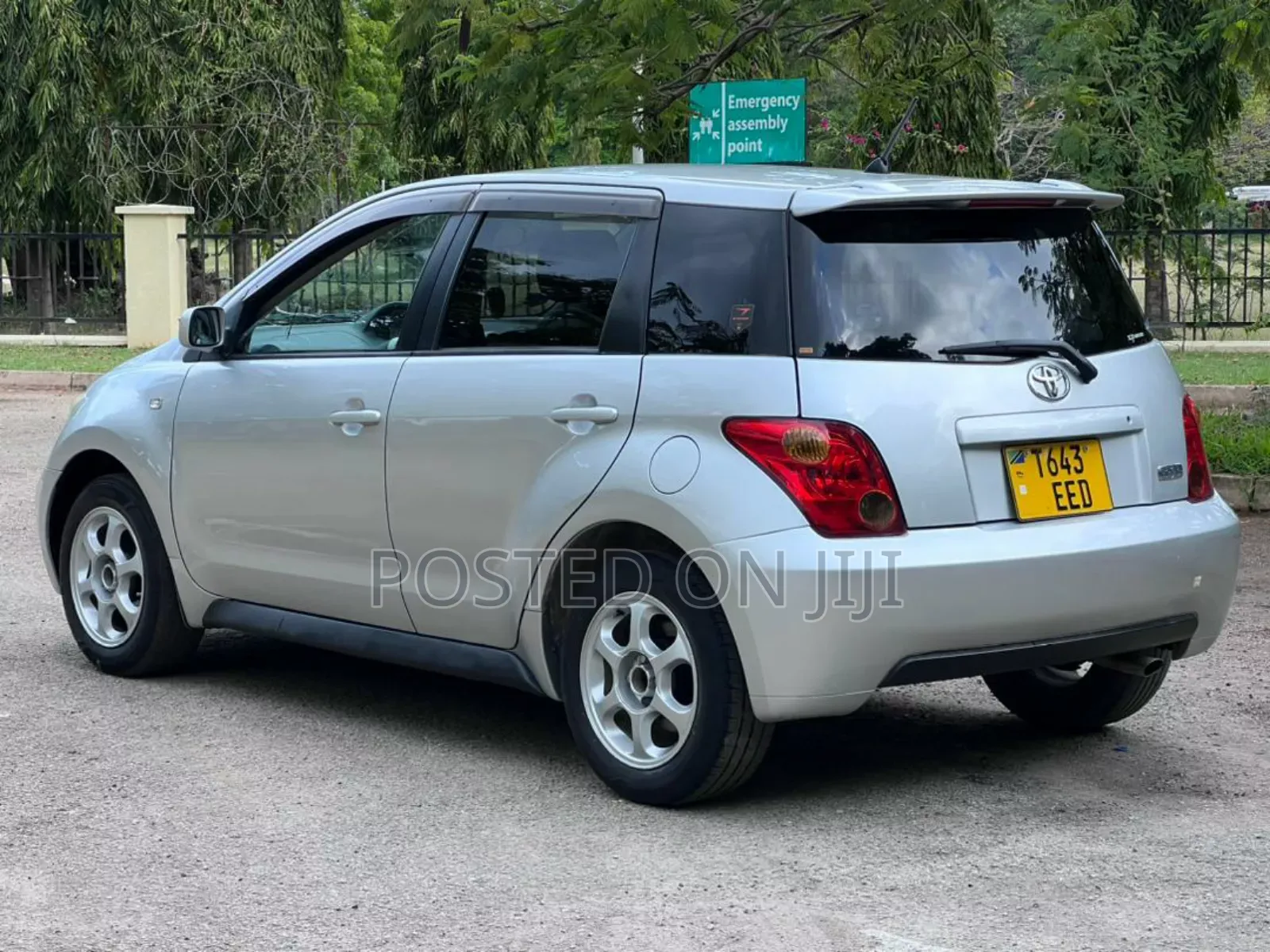 Toyota IST 2004 Silver