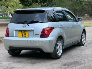 Toyota IST 2004 Silver