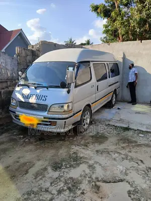 Nissan Caravan (Urvan) 2005 Silver
