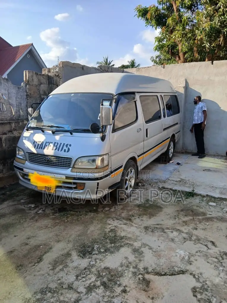 Nissan Caravan (Urvan) 2005 Silver