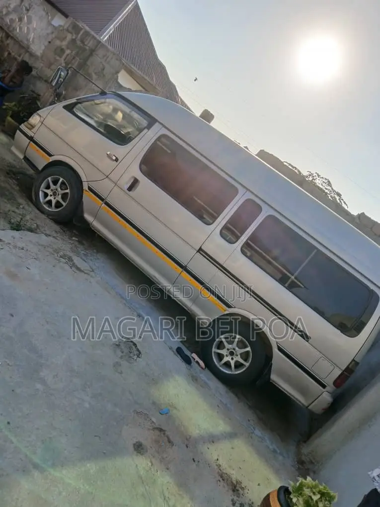 Nissan Caravan (Urvan) 2005 Silver