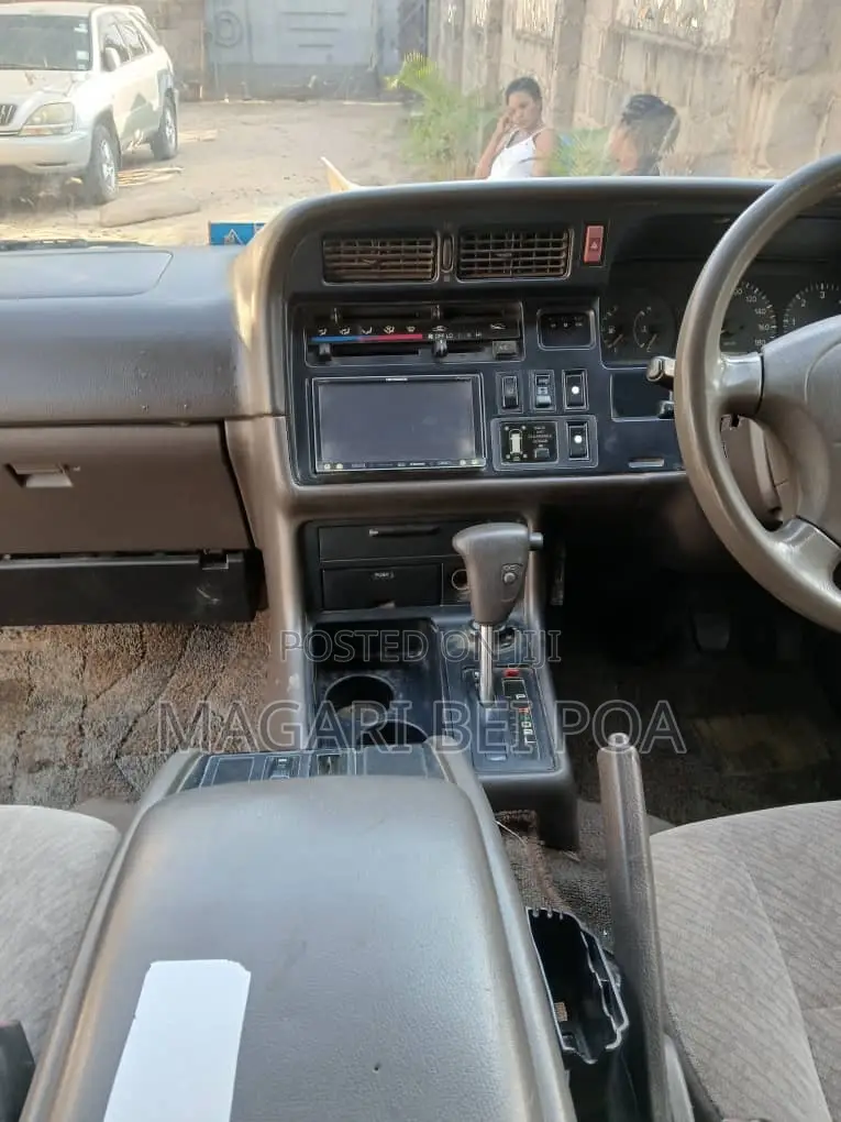 Nissan Caravan (Urvan) 2005 Silver