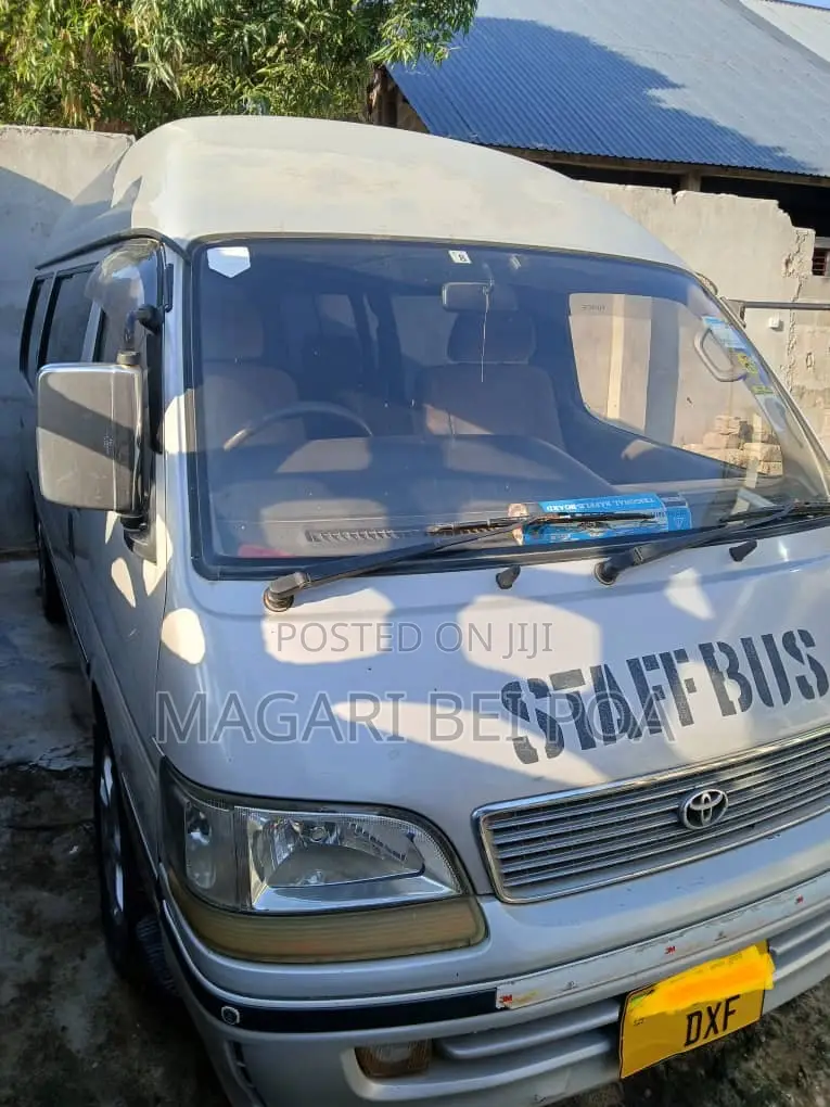 Nissan Caravan (Urvan) 2005 Silver