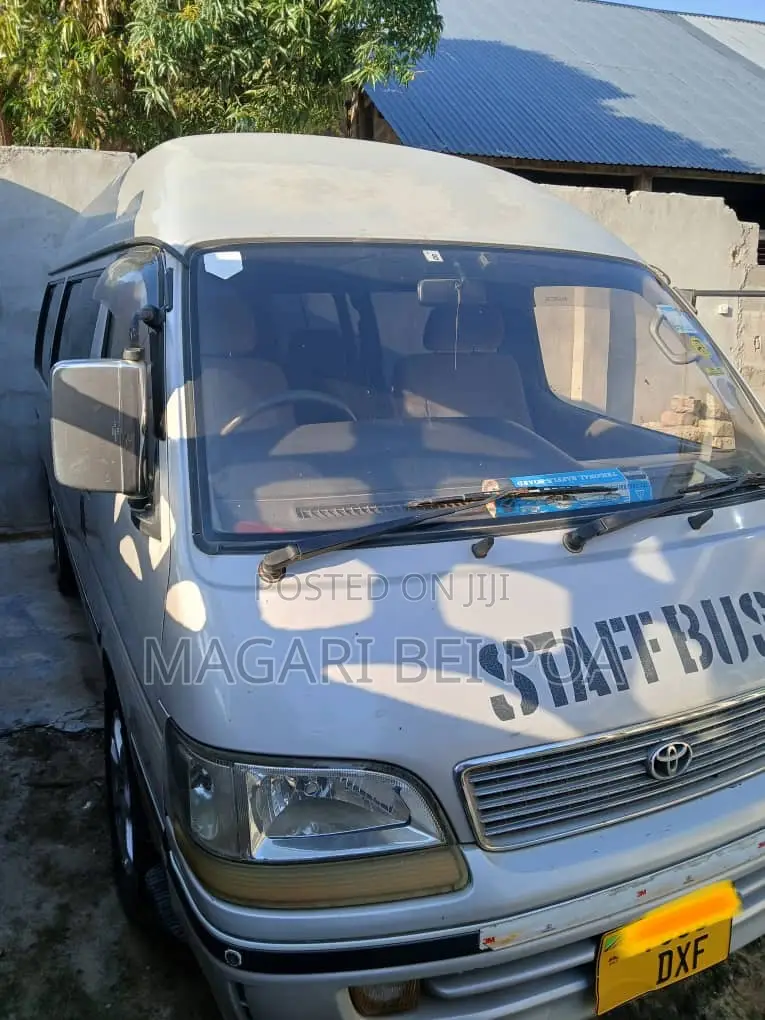 Nissan Caravan (Urvan) 2005 Silver