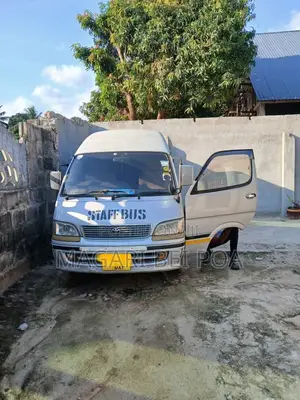 Nissan Caravan (Urvan) 2005 Silver