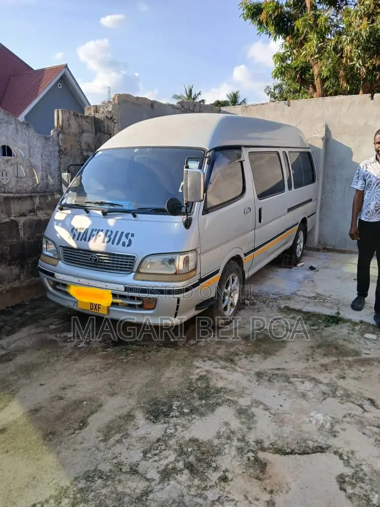 Nissan Caravan (Urvan) 2005 Silver