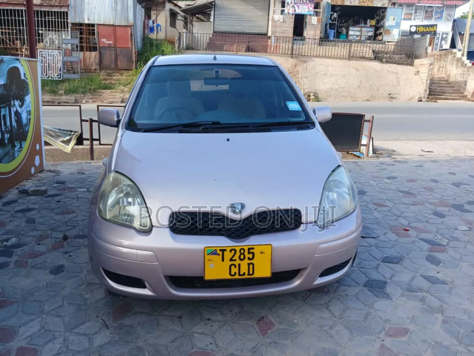 Toyota Vitz 2000 Silver
