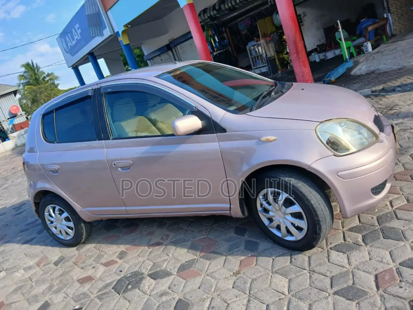 Toyota Vitz 2000 Silver