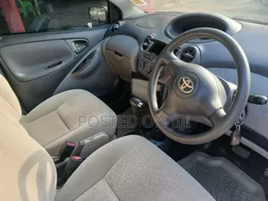 Toyota Vitz 2000 Silver