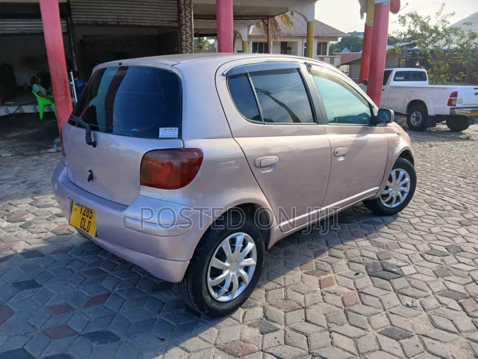 Toyota Vitz 2000 Silver