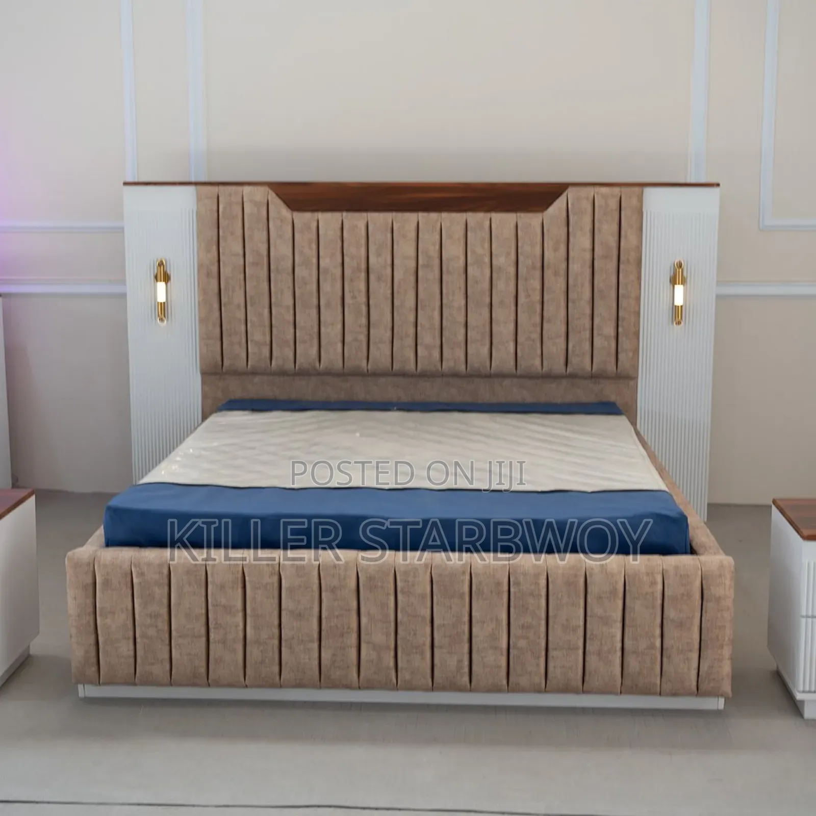 Kitanda Na Bedsides Zake