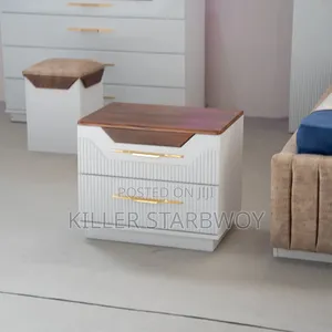 Kitanda Na Bedsides Zake