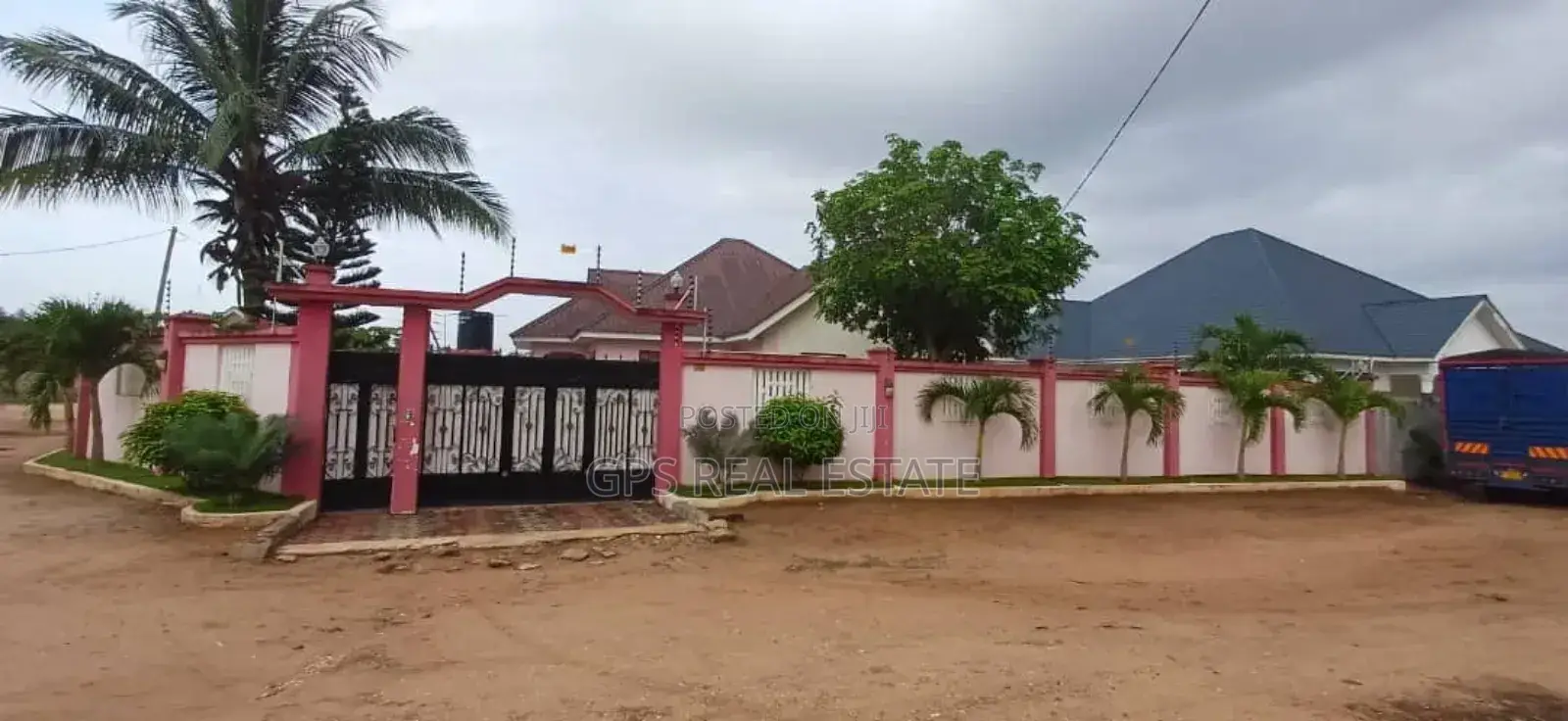 4bdrm House in Kibada Chekechea, Kinondoni for sale