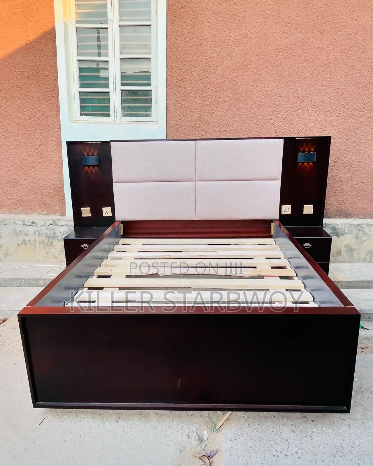 Kitanda Bedsides, Na Taa