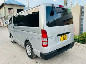 Toyota HiAce 2006 Silver