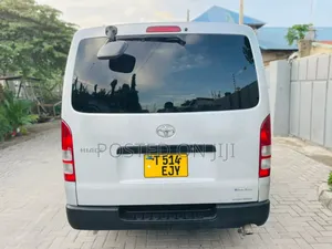 Toyota HiAce 2006 Silver