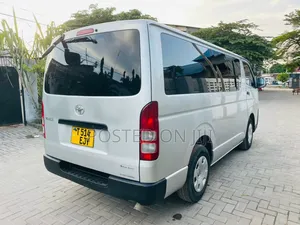 Toyota HiAce 2006 Silver