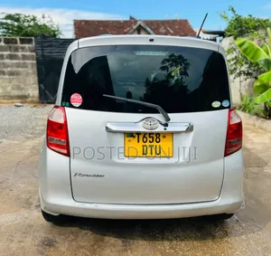 Toyota Ractis 2005 Silver