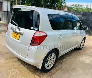 Toyota Ractis 2005 Silver
