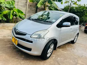 Toyota Ractis 2005 Silver