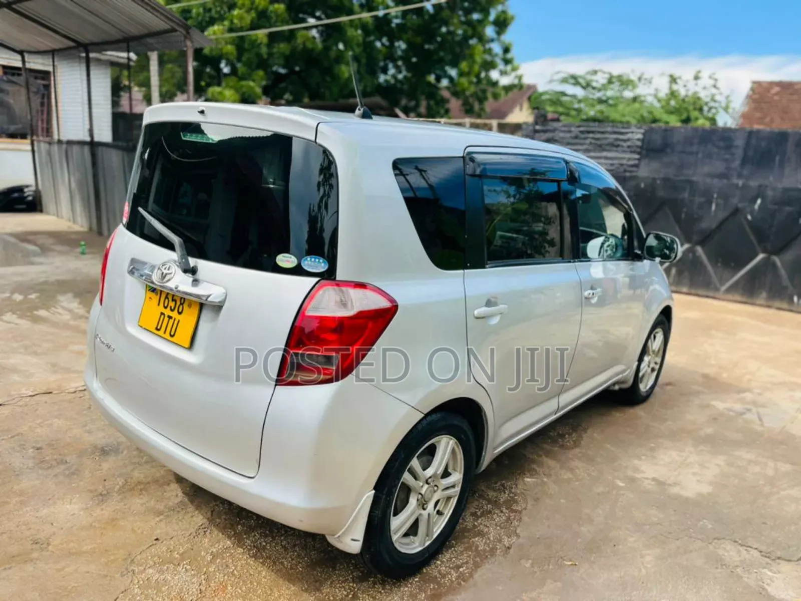 Toyota Ractis 2005 Silver