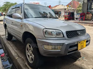 Photo - Toyota RAV4 1997 Silver
