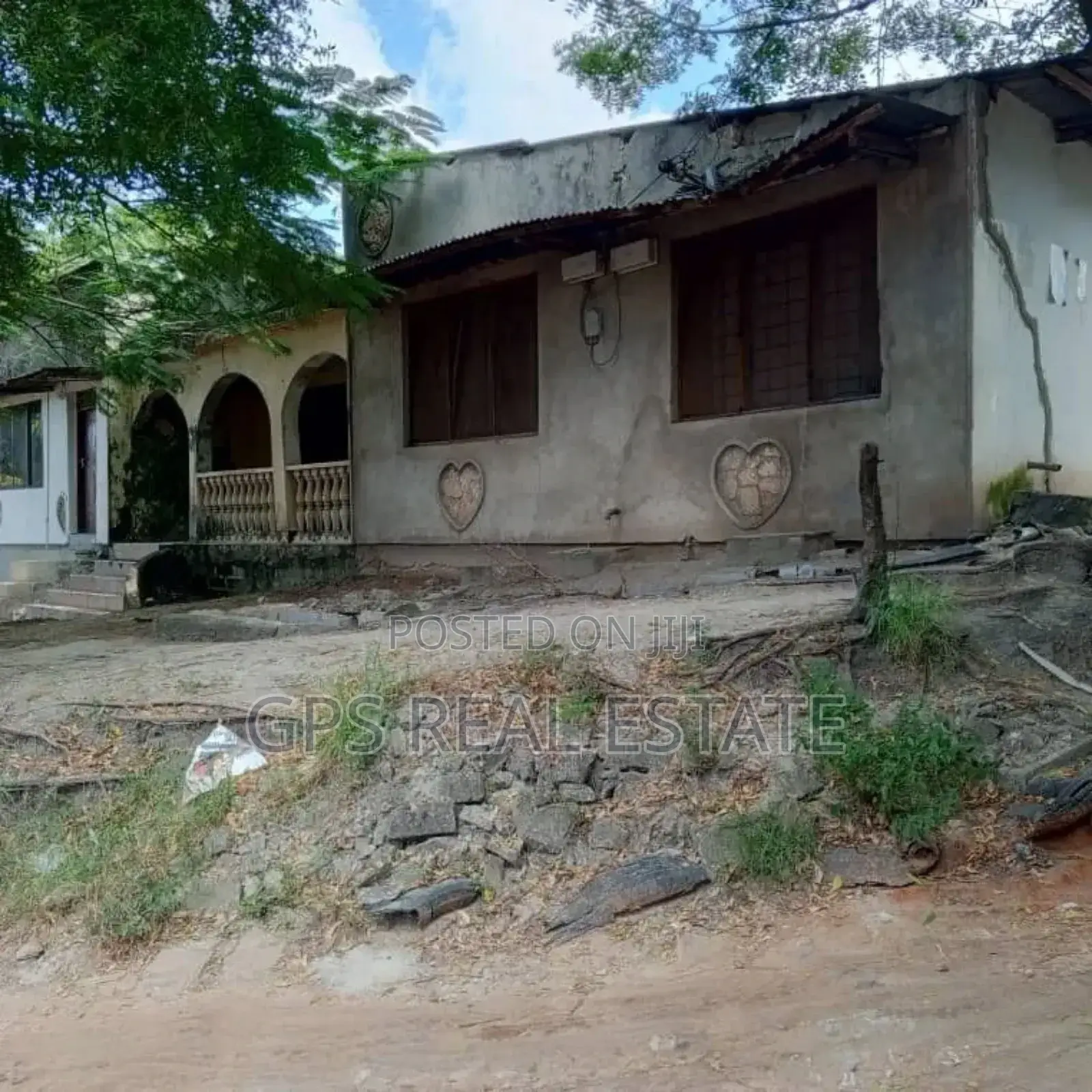 8bdrm House in Tangi Bovu, Mbezi Beach for sale