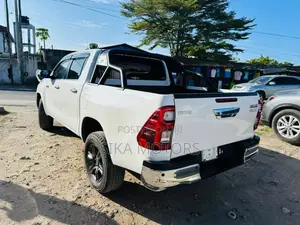 Toyota Hilux 2021 White