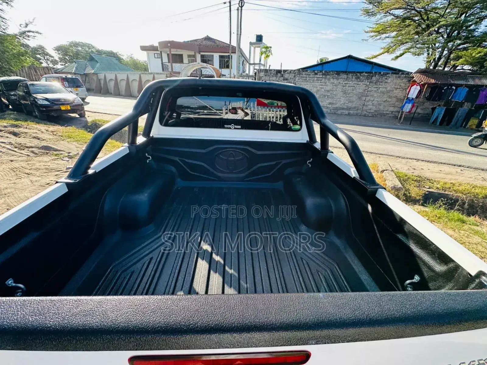 Toyota Hilux 2021 White