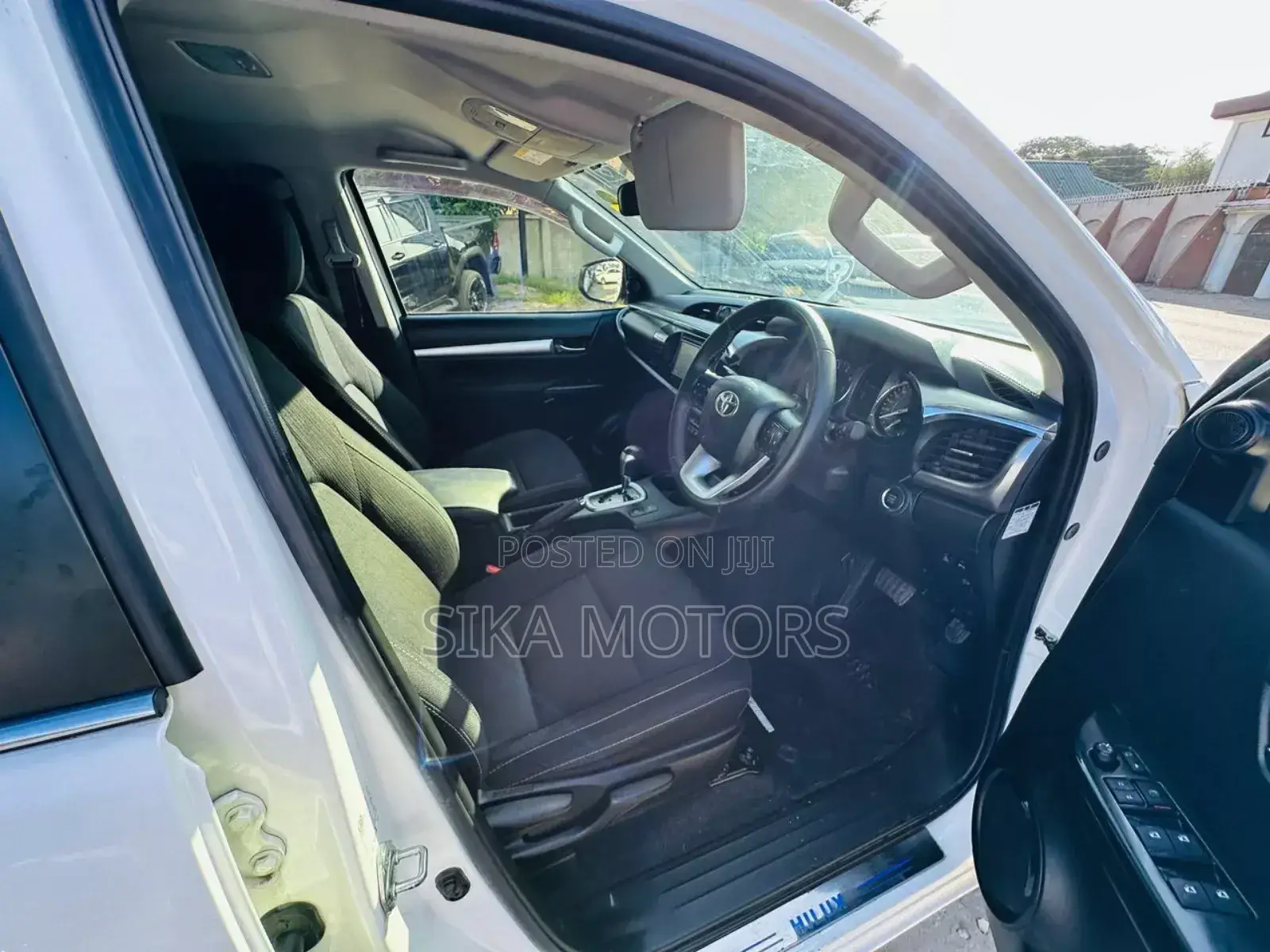 Toyota Hilux 2021 White